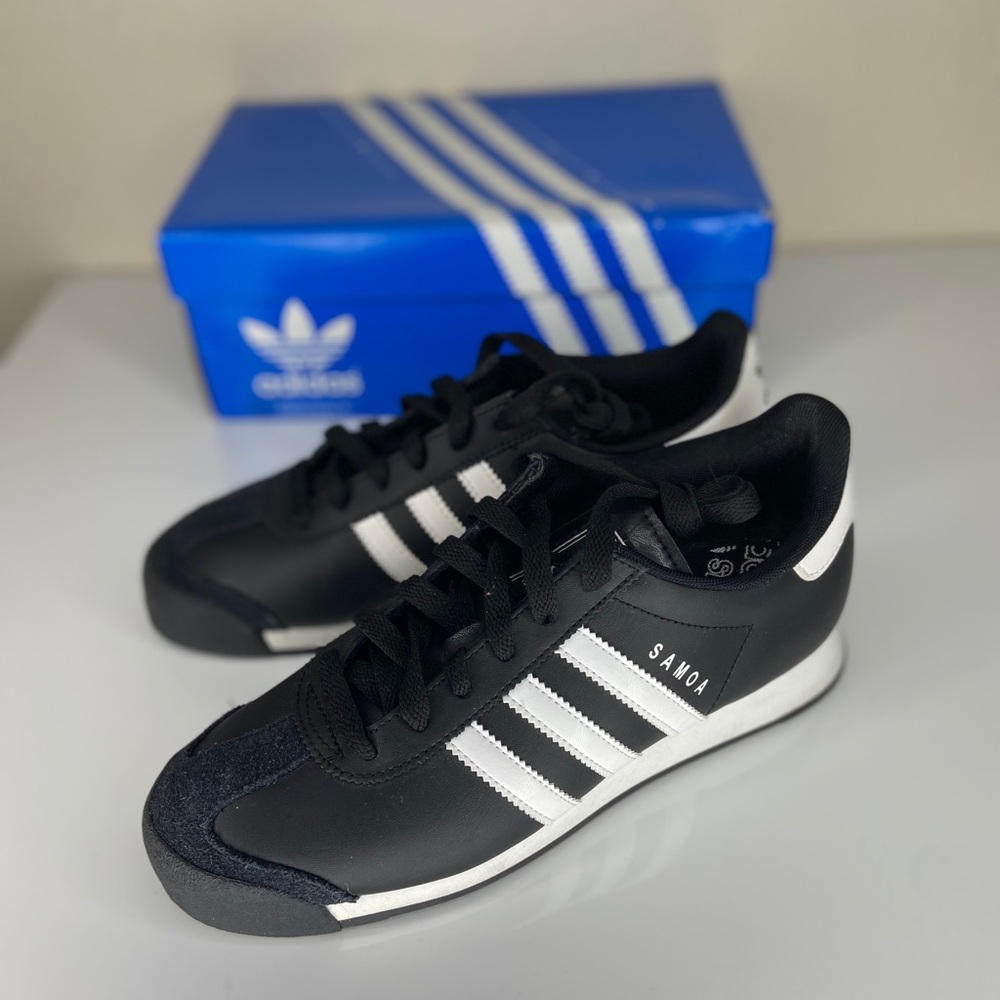 Adidas Samoa Sz 5.5 in kids/ 7.5 in women’s 🖤